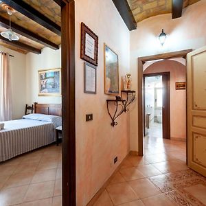 Camera con letto king size